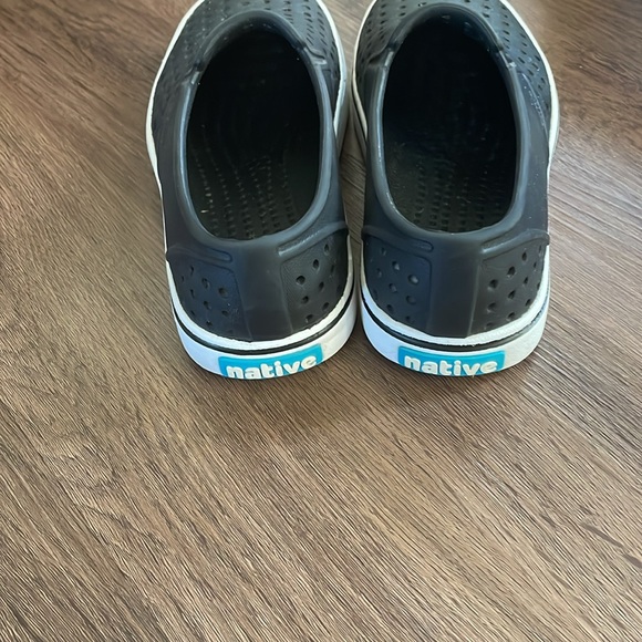 Native Unisex Jefferson Waterproof Slip On Size 10 T - Picture 2 of 3